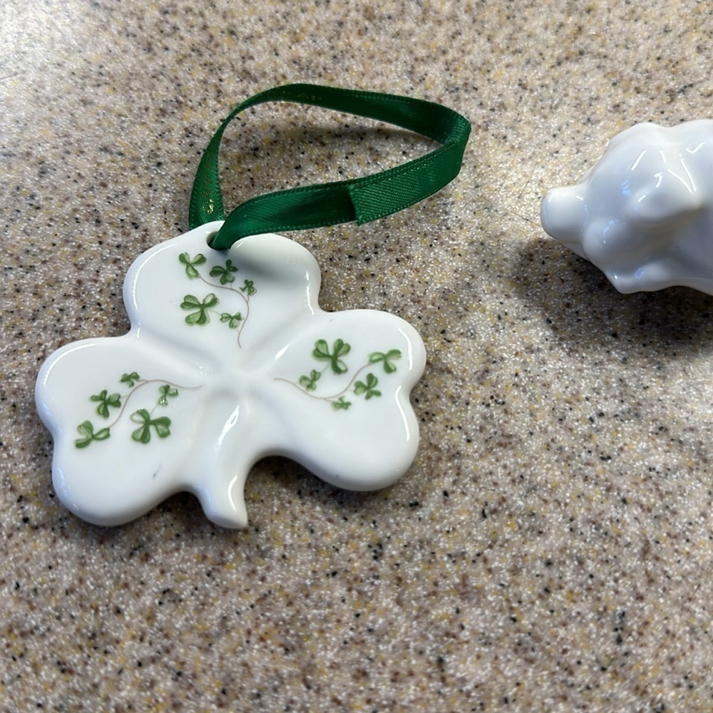 Royal Tara shamrock ornaments made in Ireland clover and pig bone china - Picture 5 of 7